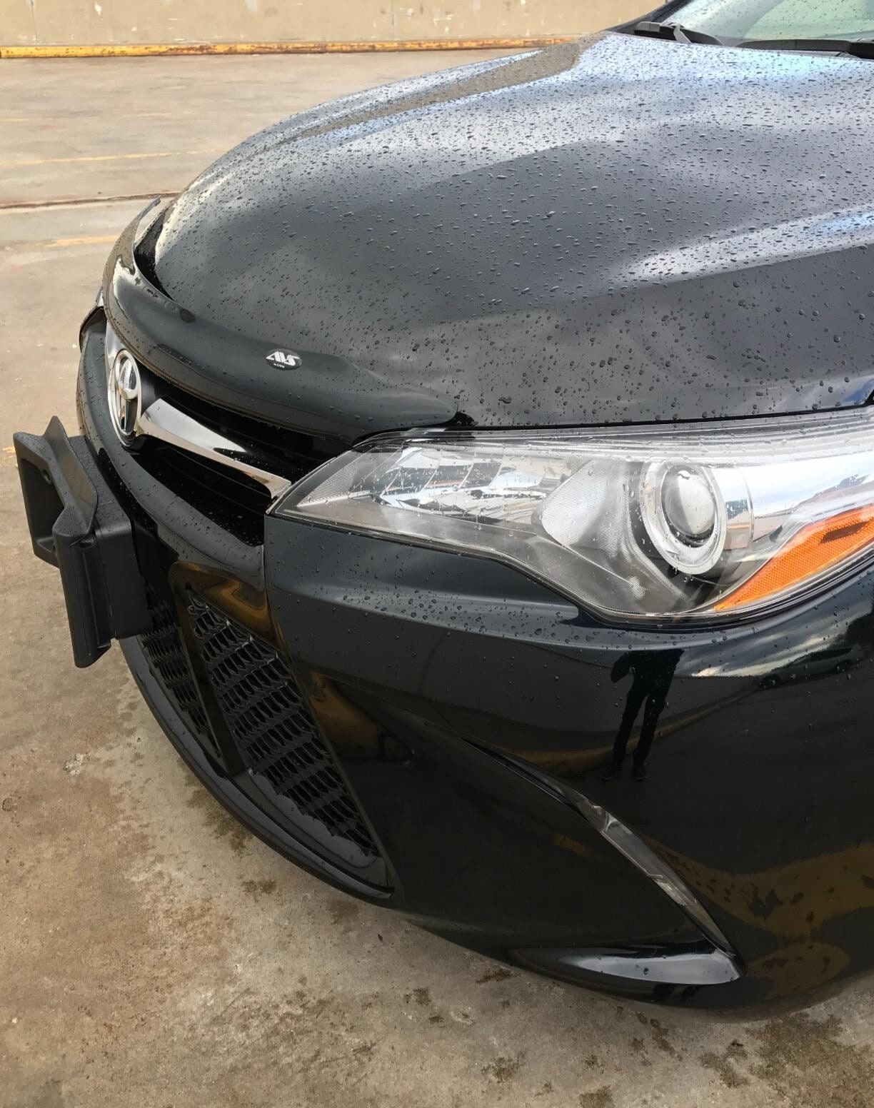 Дефлектор капота Hood Shield для Toyota Camry (2015–2017), средний профиль, тёмно-дымчатый Husky Liners — фото 3
