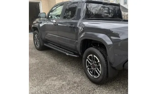Брызговики передние и задние Custom Molded для Toyota Tacoma с расширителями арок (2024–2026), текстурированные чёрные Husky Liners — фото 2