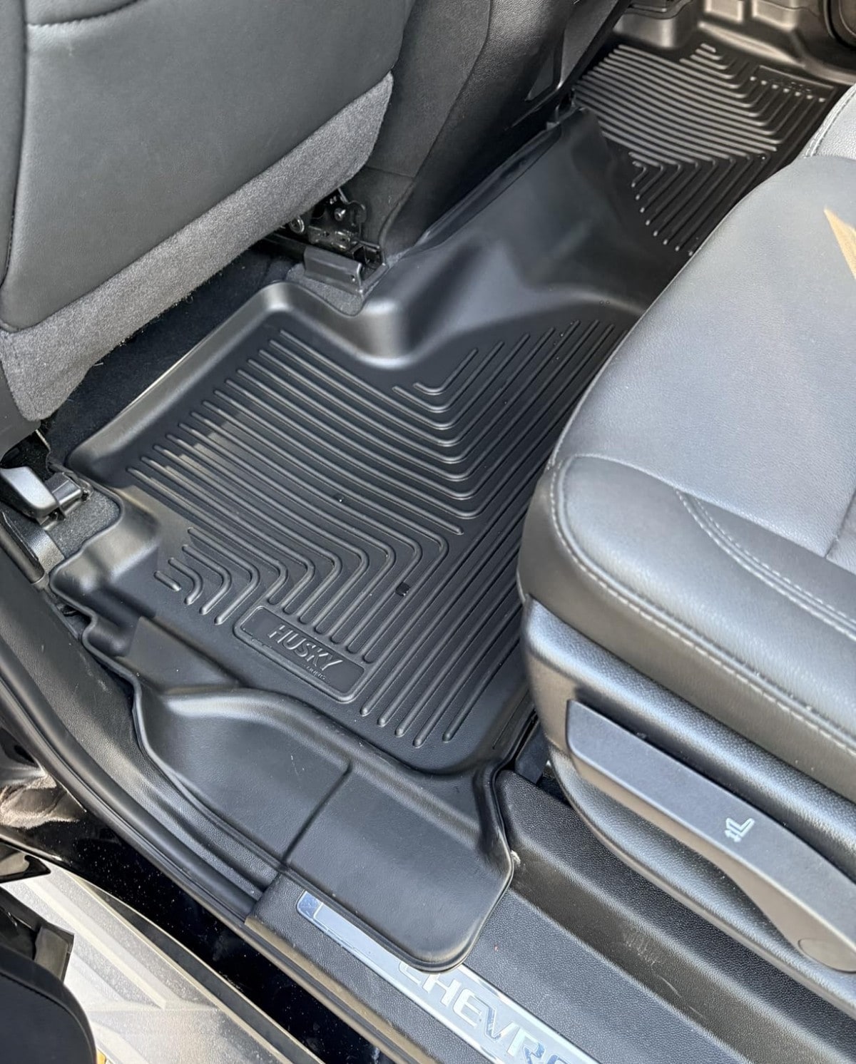 Коврики первого и второго ряда WeatherBeater для Chevrolet Tahoe / Suburban, GMC Yukon, Cadillac Escalade (2021–2025) Husky Liners — фото 3
