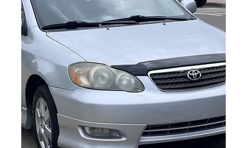 Дефлектор капота Aeroskin для Toyota Corolla (2003–2008), тёмно-дымчатый Husky Liners — фото 1