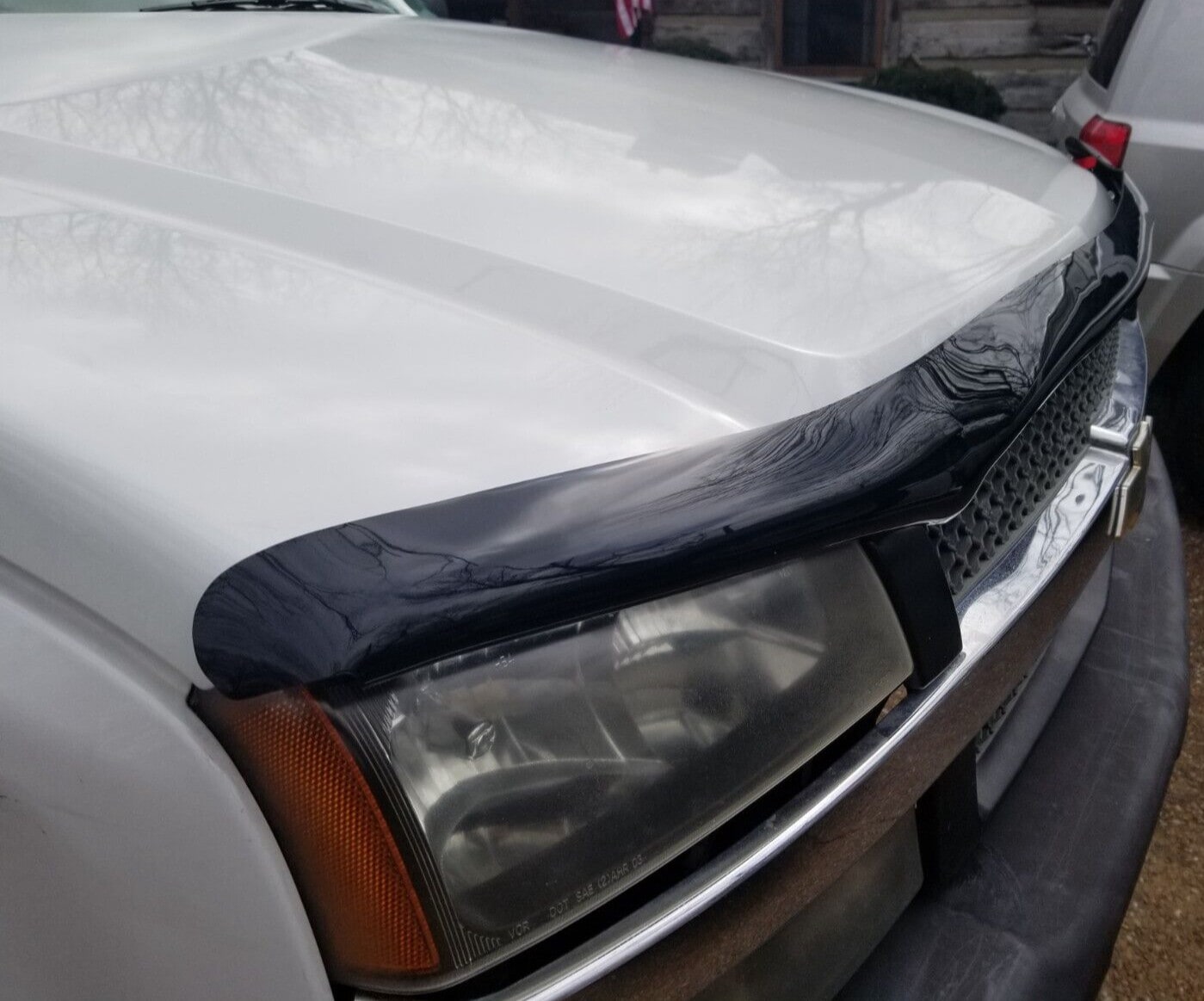 Дефлектор капота Hood Shield для Chevrolet Avalanche (2002–2006), Silverado 1500/2500/3500 (2003–2004), высокий профиль, тёмно-дымчатый Husky Liners — фото 3