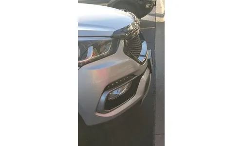Дефлектор капота Hood Shield для Hyundai Santa Fe (2013–2018), Santa Fe Sport, средний профиль, тёмно-дымчатый Husky Liners — фото 2