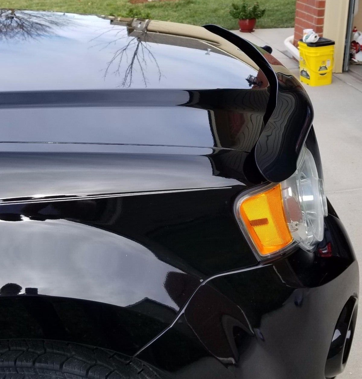 Дефлектор капота Hood Shield для Mazda Tribute (2008–2011), Ford Escape (2008–2012), высокий профиль, тёмно-дымчатый Husky Liners — фото 5