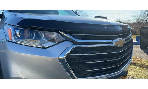 Дефлектор капота Hood Shield для Chevrolet Traverse (2018–2023), Traverse Limited (2024), средний профиль, тёмно-дымчатый Husky Liners — фото 3