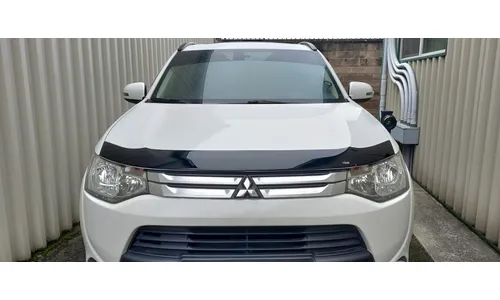 Дефлектор капота Aeroskin для Mitsubishi Outlander (2014–2020), тёмно-дымчатый Husky Liners — фото 1