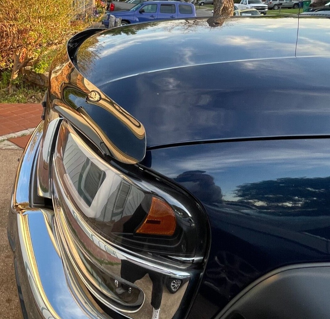 Дефлектор капота Hood Shield для GMC Sierra 1500 (1999–2007), Yukon (2000–2006), Sierra 3500 (2001–2006), Yukon XL, Sierra 2500 (2001–2007), высокий профиль, тёмно-дымчатый Husky Liners — фото 4