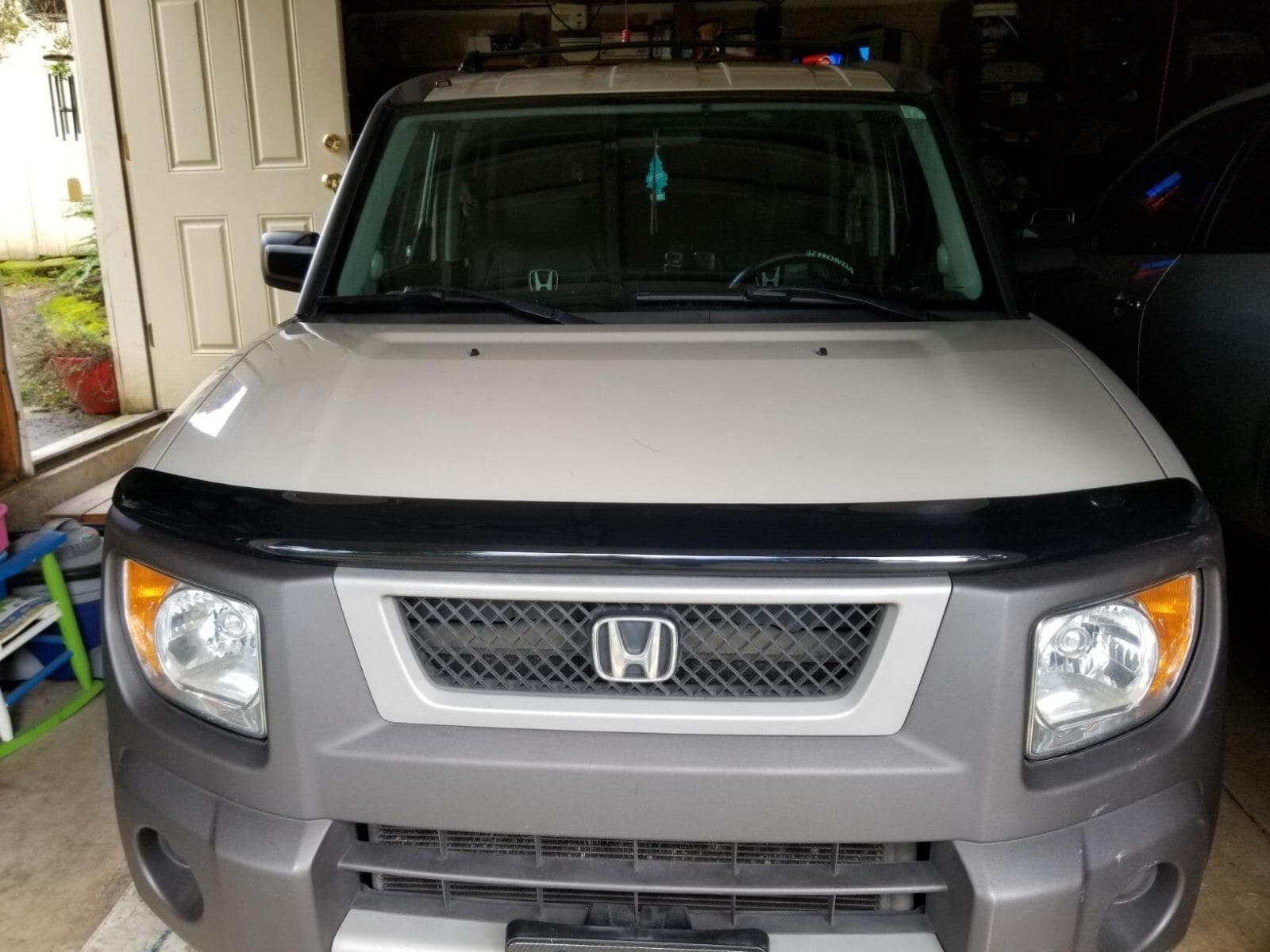 Дефлектор капота Hood Shield для Honda Element (2003–2008), высокий профиль, тёмно-дымчатый Husky Liners — фото 6