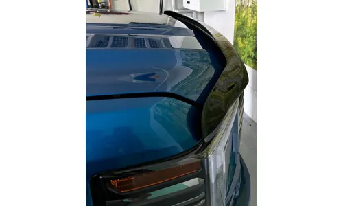 Дефлектор капота Hood Shield для GMC Sierra 1500 (2019–2026), высокий профиль, тёмно-дымчатый Husky Liners — фото 2