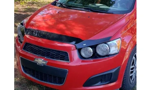 Дефлектор капота Aeroskin для Chevrolet Sonic (2012–2016), тёмно-дымчатый Husky Liners — фото 1