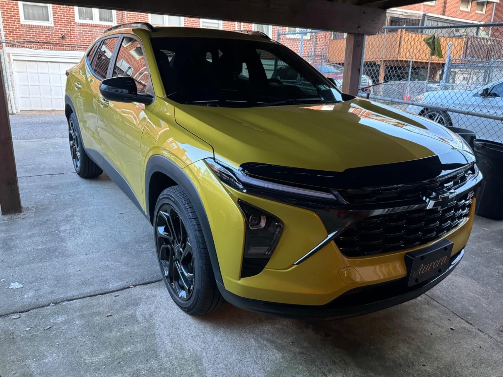 Дефлектор капота Aeroskin для Chevrolet Trax (2024–2026), тёмно-дымчатый Husky Liners — фото 3