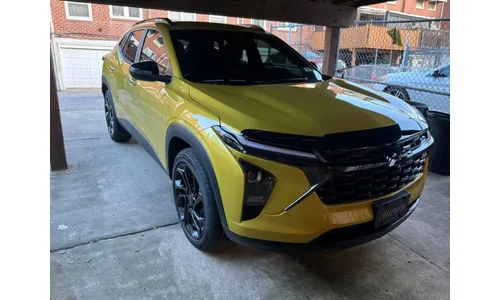 Дефлектор капота Aeroskin для Chevrolet Trax (2024–2026), тёмно-дымчатый Husky Liners — фото 3
