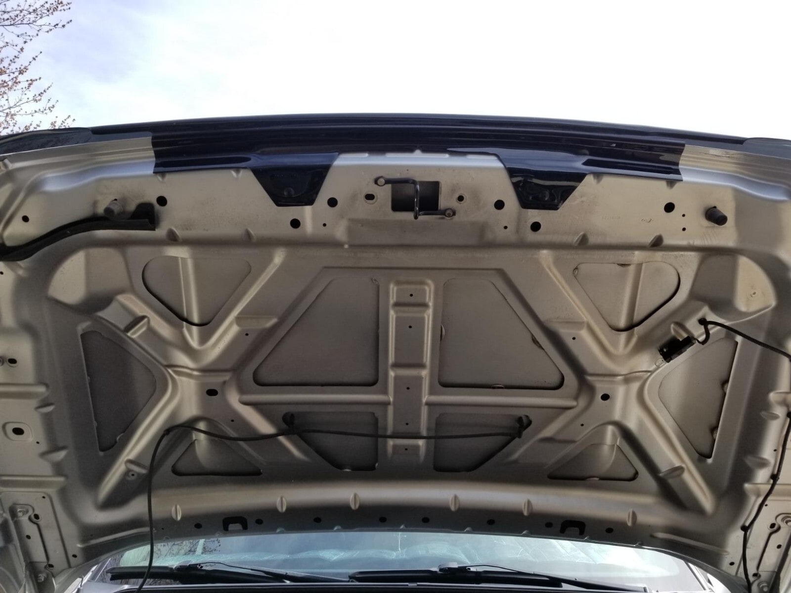 Дефлектор капота Hood Shield для Ford F-250/F-350/F-450 (2011–2016), F-550, высокий профиль, тёмно-дымчатый Husky Liners — фото 3