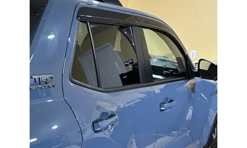 Дефлекторы боковых окон Low Profile Ventvisor для Toyota 4Runner (2025), тёмно-дымчатые Husky Liners — фото 1