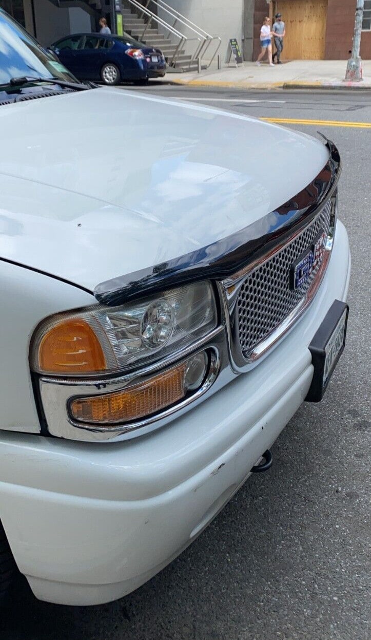 Дефлектор капота Hood Shield для GMC Sierra 1500 (1999–2007), Yukon (2000–2006), Sierra 3500 (2001–2006), Yukon XL, Sierra 2500 (2001–2007), высокий профиль, тёмно-дымчатый Husky Liners — фото 3