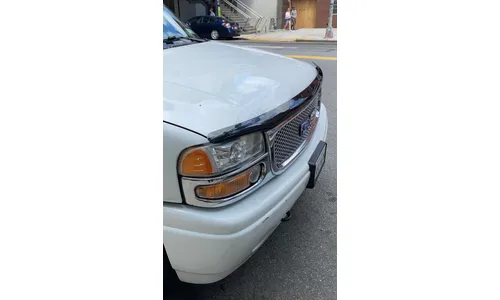 Дефлектор капота Hood Shield для GMC Sierra 1500 (1999–2007), Yukon (2000–2006), Sierra 3500 (2001–2006), Yukon XL, Sierra 2500 (2001–2007), высокий профиль, тёмно-дымчатый Husky Liners — фото 3