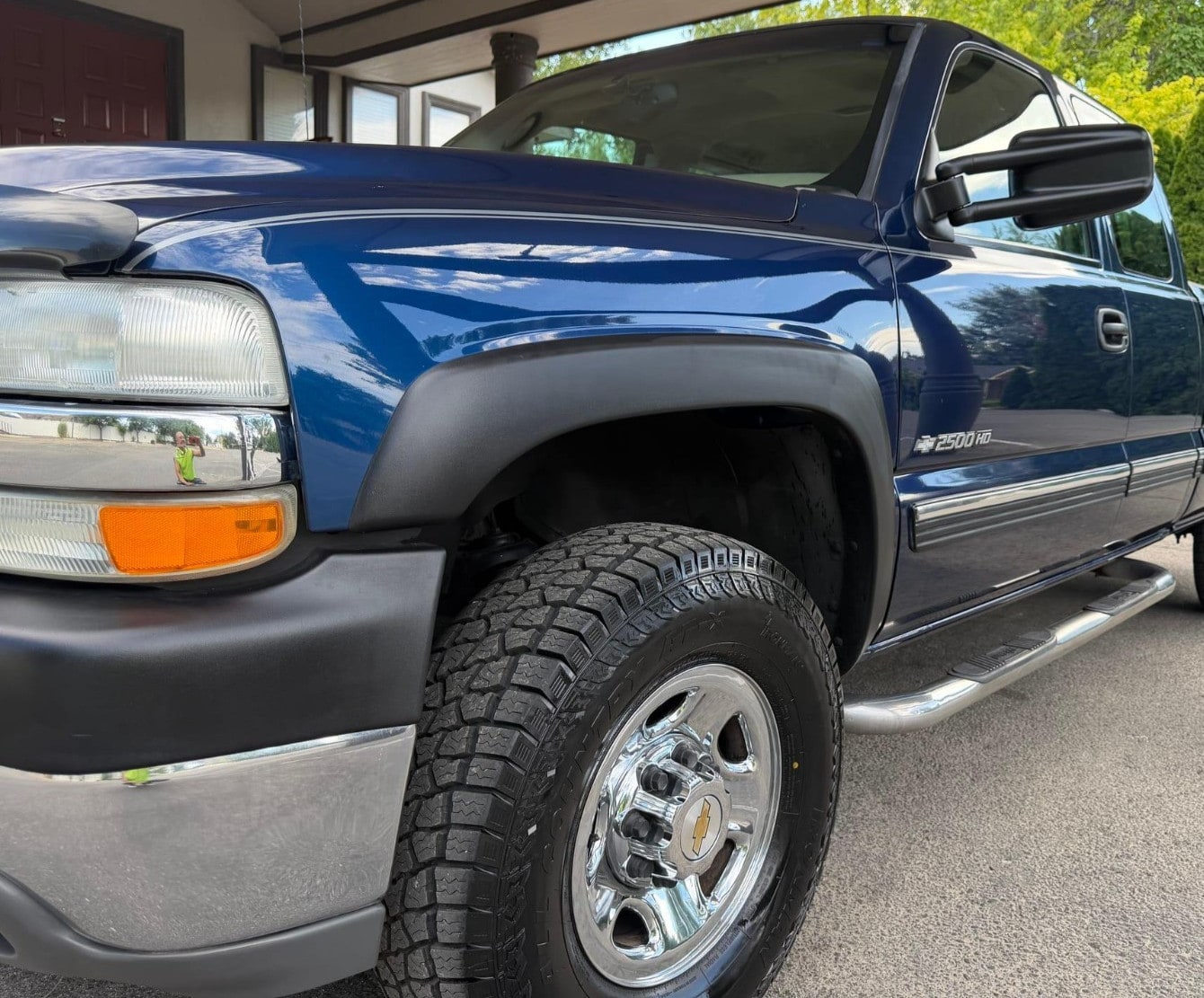Дефлектор капота Hood Shield для Chevrolet Silverado 1500/2500 (1999–2002), Suburban (2000–2006), Tahoe, высокий профиль, тёмно-дымчатый Husky Liners — фото 5