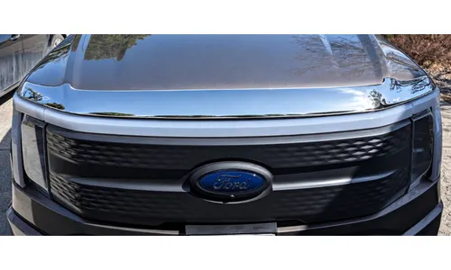 Дефлектор капота Aeroskin для Ford F-150 Lightning (2023–2026), хром Husky Liners — фото 1