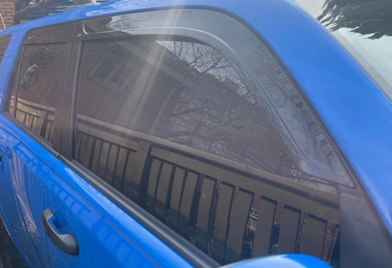 Дефлекторы боковых окон Low Profile Ventvisor для Toyota 4Runner V, тёмно-дымчатые Husky Liners — фото 4