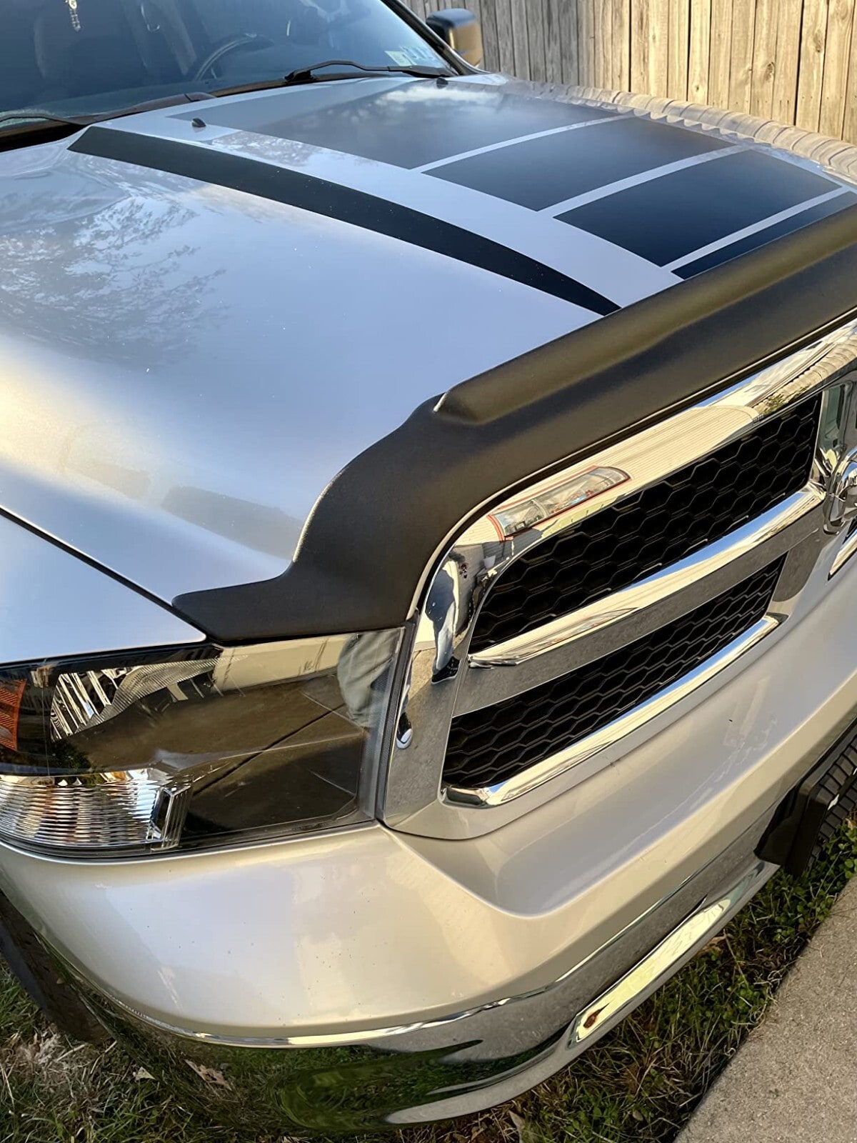 Дефлектор капота Aeroskin II для Ram 1500 (2009–2018), 1500 Classic (2019–2024), текстурированный чёрный Husky Liners — фото 3