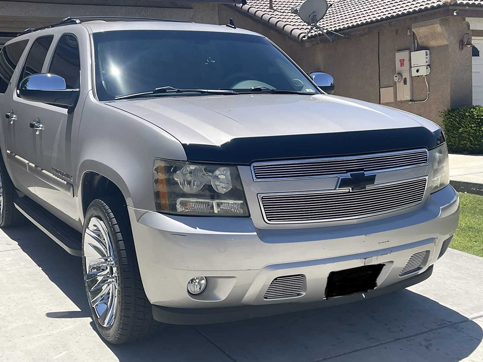 Дефлектор капота Aeroskin для Chevrolet Avalanche (2007–2013), Suburban (2007–2014), Tahoe, тёмно-дымчатый Husky Liners — фото 3