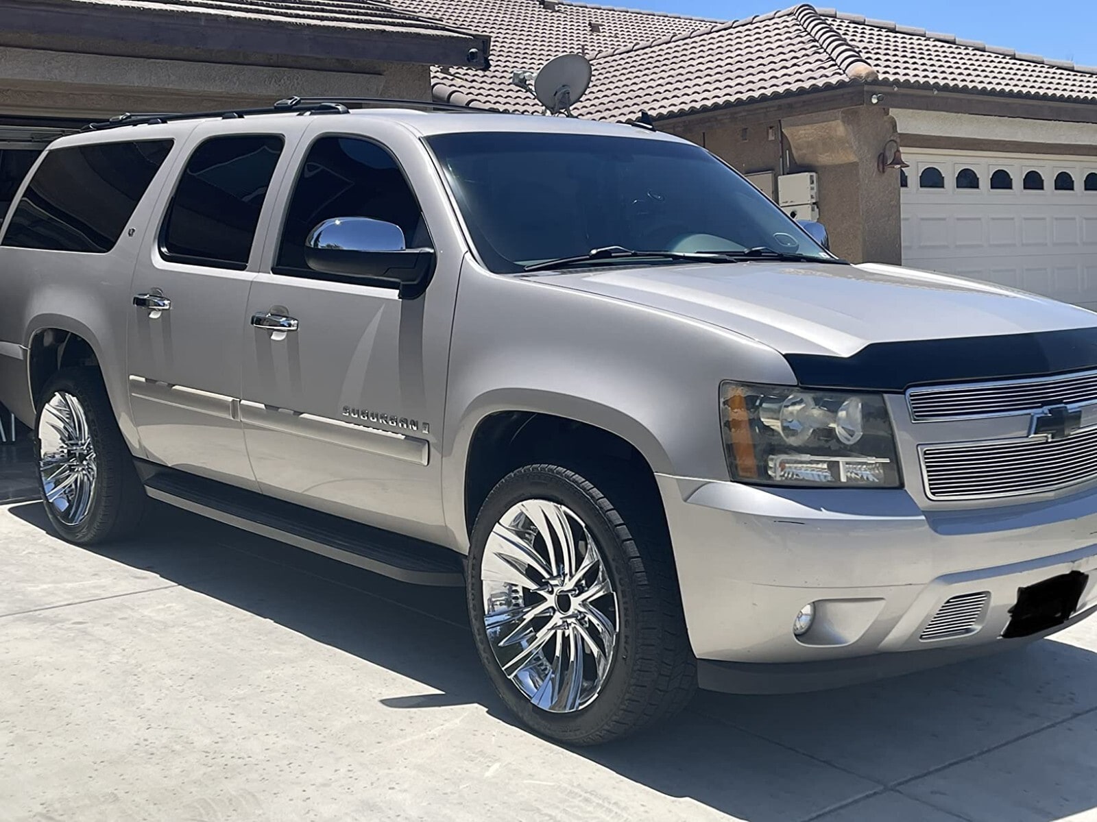 Дефлектор капота Aeroskin для Chevrolet Avalanche (2007–2013), Suburban (2007–2014), Tahoe, тёмно-дымчатый Husky Liners — фото 4