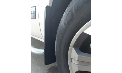 Брызговики передние Custom Molded для Chevrolet Silverado / Tahoe, GMC Sierra (1999–2006), текстурированные чёрные Husky Liners — фото 4