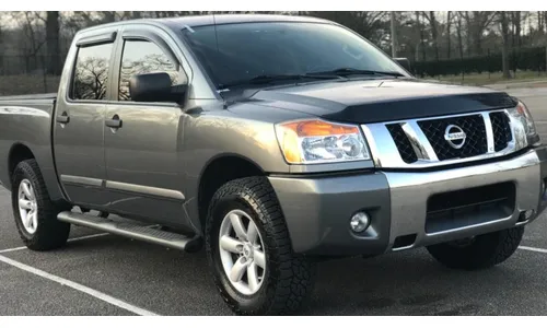 Дефлектор капота Aeroskin для Nissan Titan (2004–2015), Armada (2005–2015), тёмно-дымчатый Husky Liners — фото 1