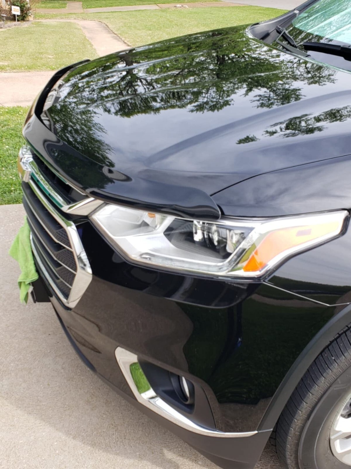 Дефлектор капота Hood Shield для Chevrolet Traverse (2018–2023), Traverse Limited (2024), средний профиль, тёмно-дымчатый Husky Liners — фото 4