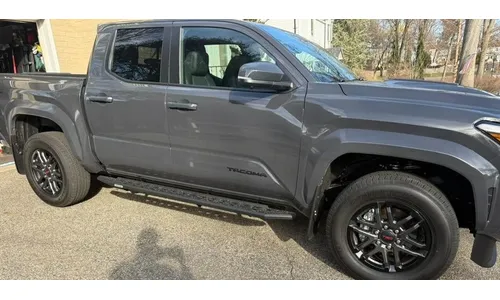 Брызговики передние и задние Custom Molded для Toyota Tacoma с расширителями арок (2024–2026), текстурированные чёрные Husky Liners — фото 3