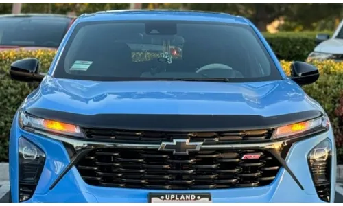 Дефлектор капота Aeroskin для Chevrolet Trax (2024–2026), тёмно-дымчатый Husky Liners — фото 1
