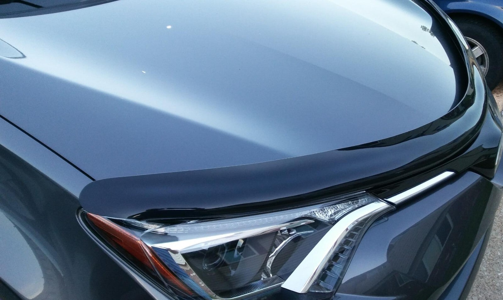 Дефлектор капота Hood Shield для Toyota RAV4 (2013–2018), средний профиль, тёмно-дымчатый Husky Liners — фото 3