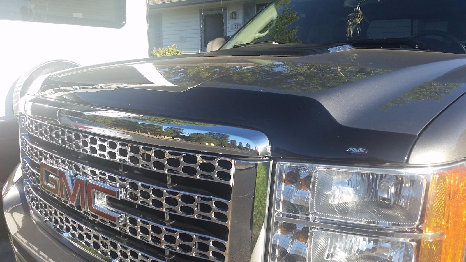Дефлектор капота Aeroskin для GMC Sierra 2500/3500 (2011–2014), тёмно-дымчатый Husky Liners — фото 3