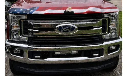 Дефлектор капота American Flag для Ford F-250/F-350/F-450 (2017–2022) Husky Liners — фото 1