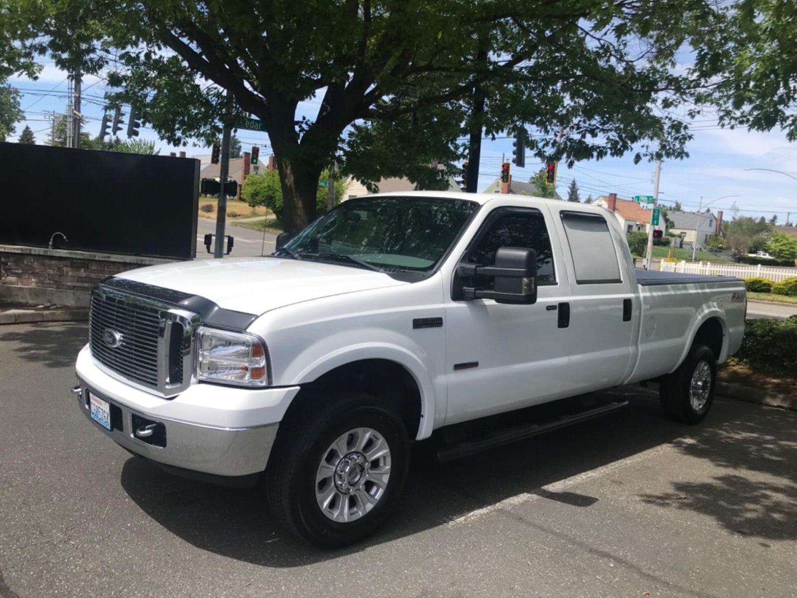 Дефлектор капота Aeroskin для Ford F-250/F-350/F-450 (1999–2007), тёмно-дымчатый Husky Liners — фото 3