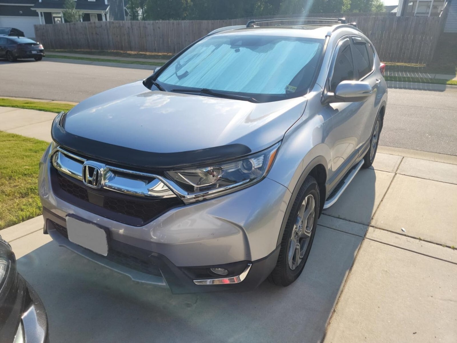 Дефлектор капота Hood Shield для Honda CR-V (2017–2022), средний профиль, тёмно-дымчатый Husky Liners — фото 4