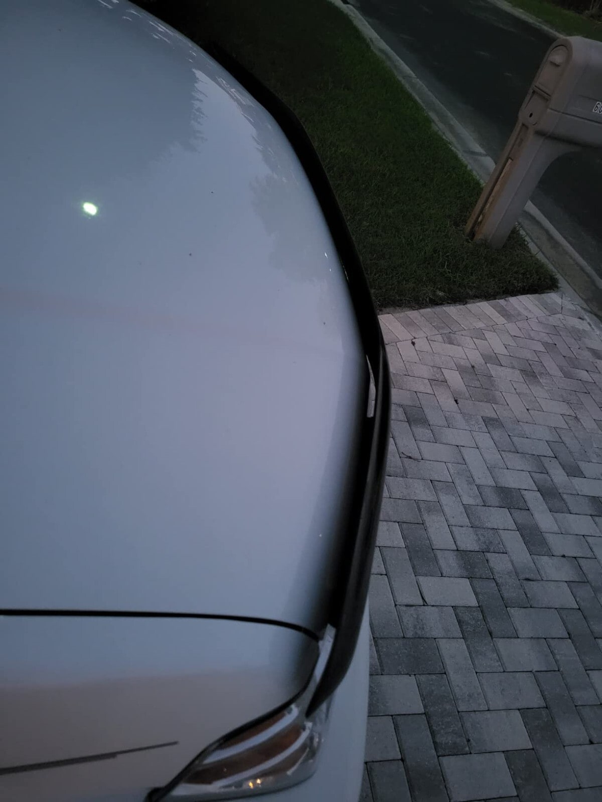 Дефлектор капота Hood Shield для Nissan Pathfinder (2005–2007), Frontier (2005–2021), высокий профиль, тёмно-дымчатый Husky Liners — фото 3