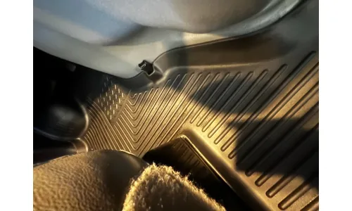Передний цельный коврик WeatherBeater для Ford E-Series (2005–2026) Husky Liners — фото 3