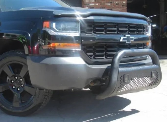 Дефлектор капота Hood Shield для Chevrolet Silverado 1500 (2016–2019), высокий профиль, тёмно-дымчатый Husky Liners — фото 3