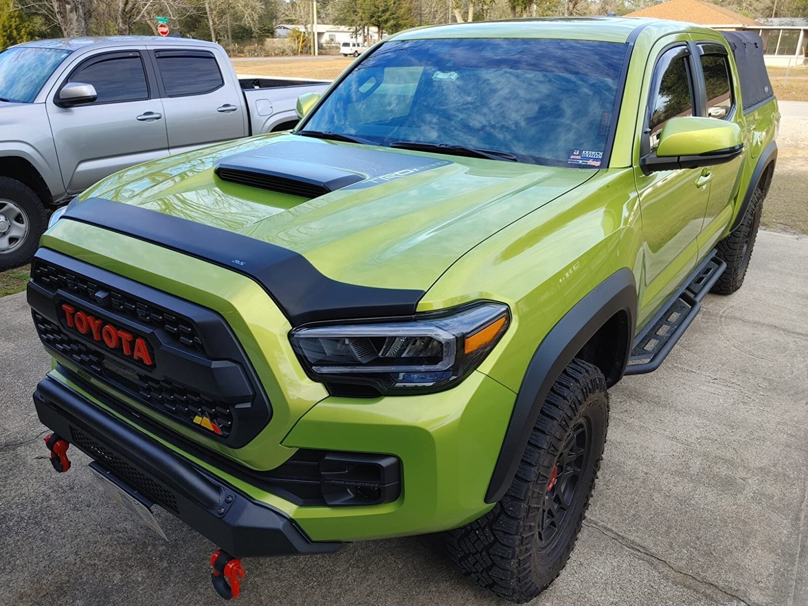 Дефлектор капота Aeroskin для Toyota Tacoma III, тёмно-дымчатый Husky Liners — фото 3