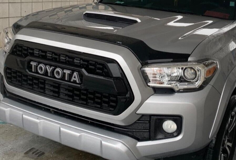 Дефлектор капота Aeroskin для Toyota Tacoma III, тёмно-дымчатый Husky Liners — фото 4