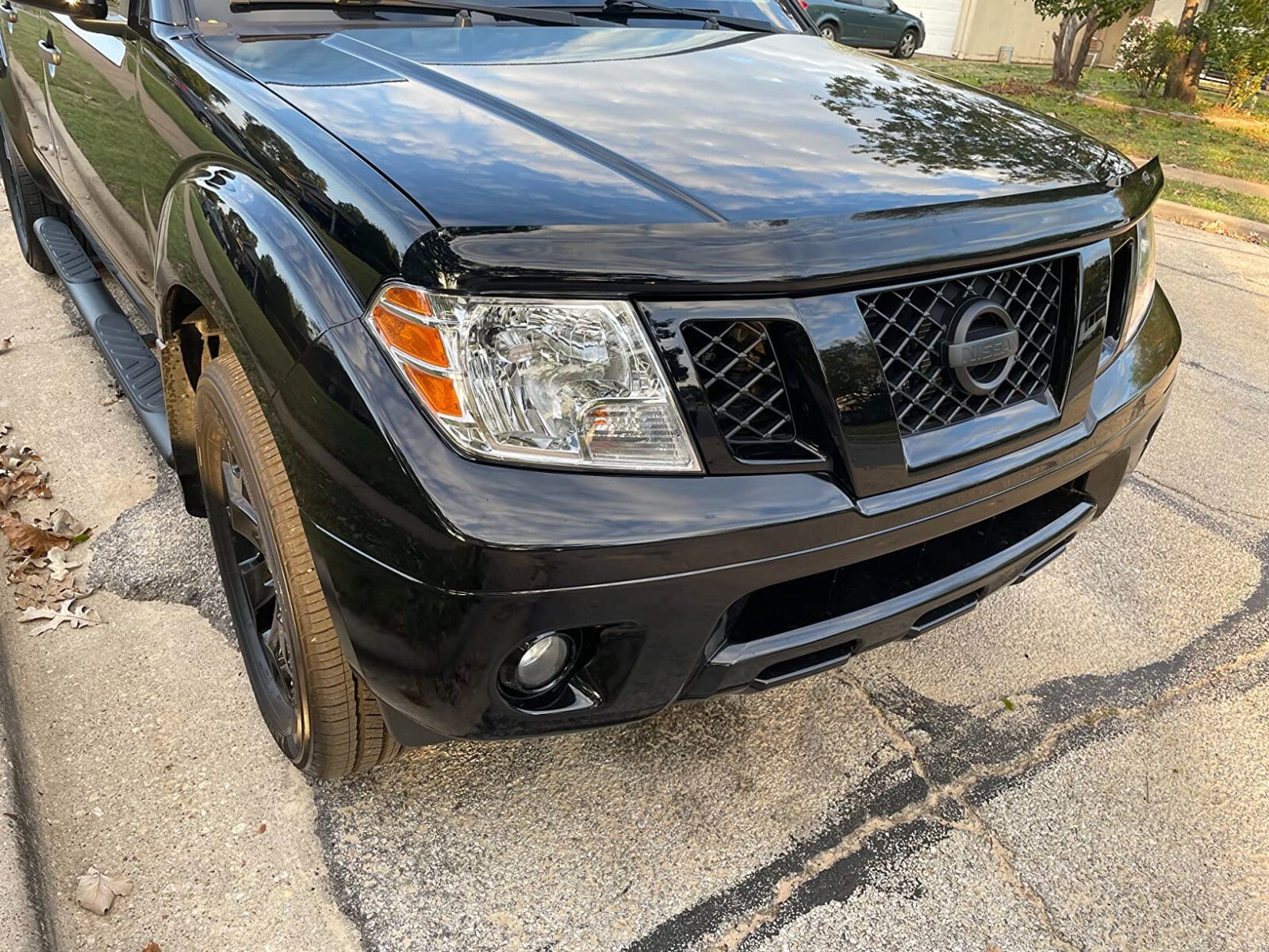 Дефлектор капота Hood Shield для Nissan Pathfinder (2005–2007), Frontier (2005–2021), высокий профиль, тёмно-дымчатый Husky Liners — фото 4