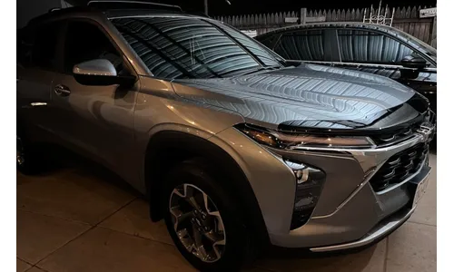 Дефлектор капота Aeroskin для Chevrolet Trax (2024–2026), тёмно-дымчатый Husky Liners — фото 4