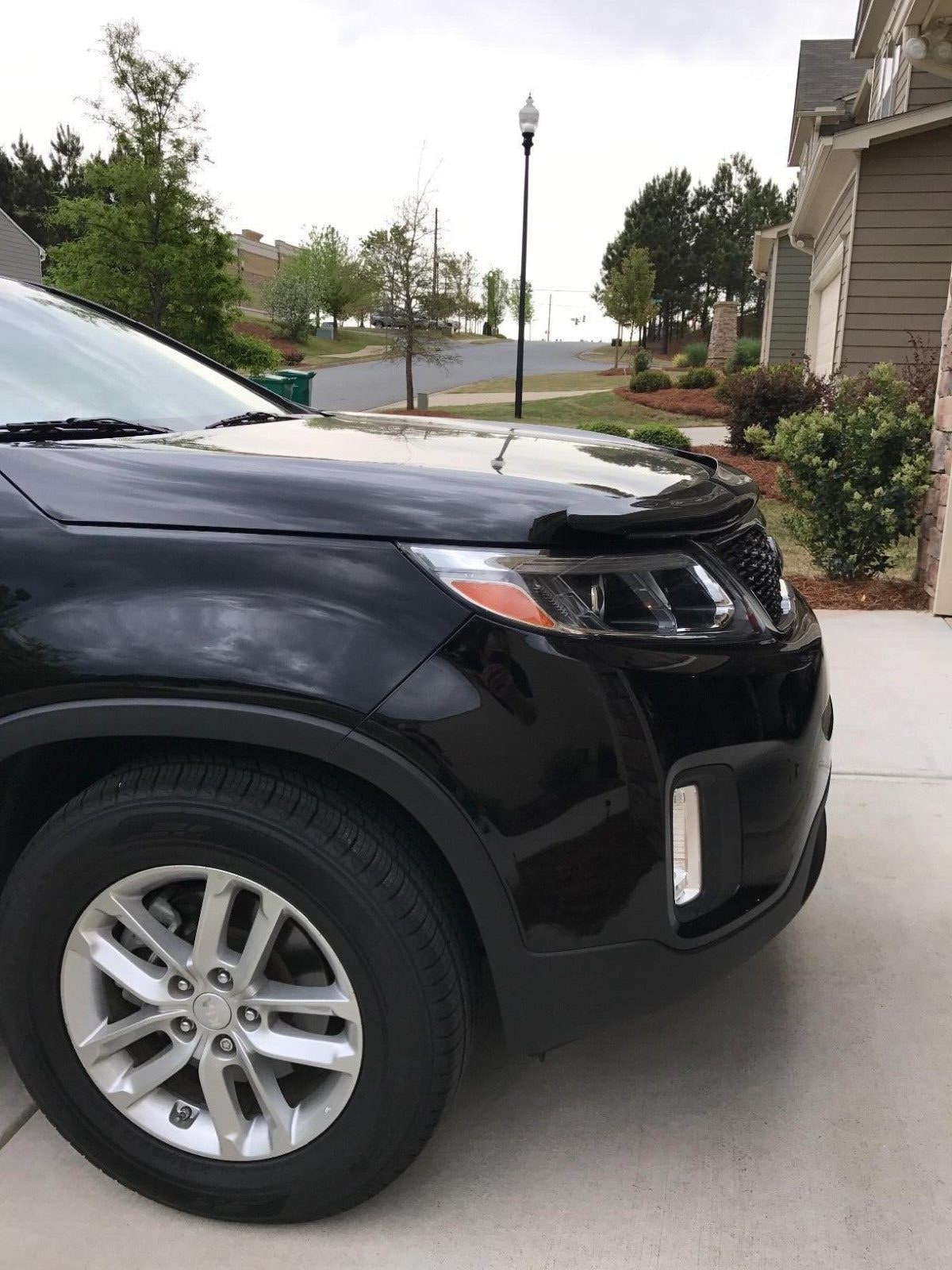 Дефлектор капота Hood Shield для Kia Sorento (2011–2015), высокий профиль, тёмно-дымчатый Husky Liners — фото 3