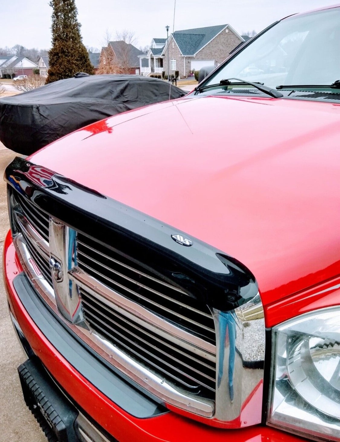 Дефлектор капота Hood Shield для Ram 1500 (2006–2008), 2500/3500 (2006–2009), высокий профиль, тёмно-дымчатый Husky Liners — фото 3
