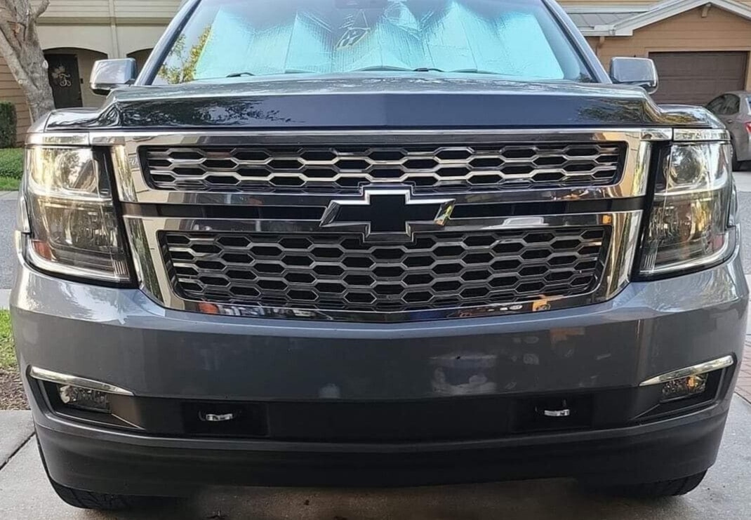 Дефлектор капота Aeroskin для Chevrolet Suburban (2015–2020), Tahoe, тёмно-дымчатый Husky Liners — фото 3