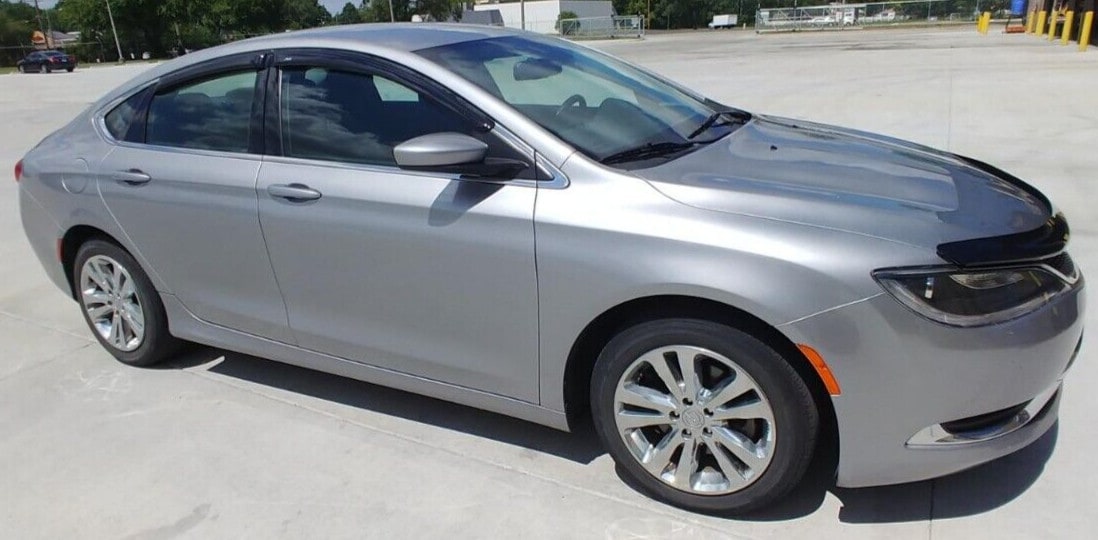 Дефлектор капота Hood Shield для Chrysler 200 (2015–2017), средний профиль, тёмно-дымчатый Husky Liners — фото 5