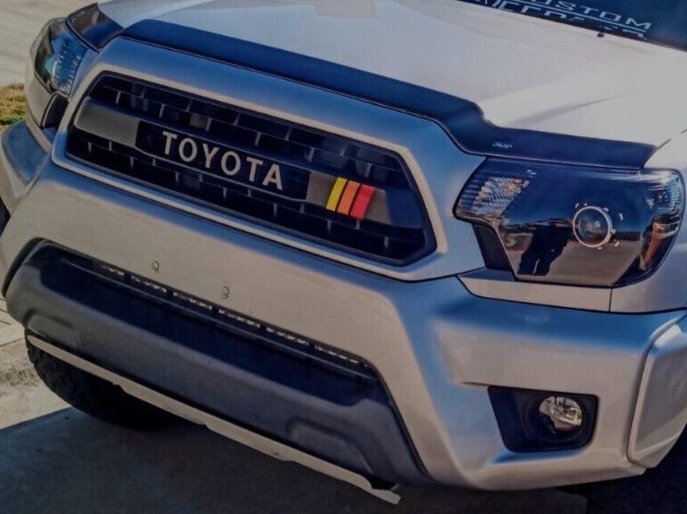 Дефлектор капота Aeroskin для Toyota Tacoma (2012–2015), тёмно-дымчатый Husky Liners — фото 3