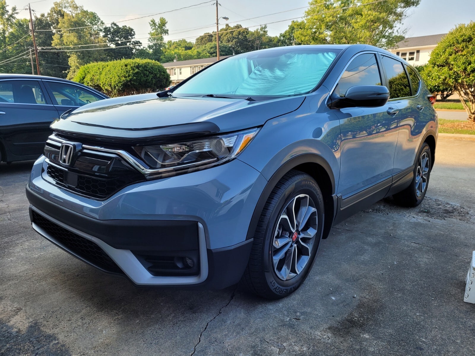 Дефлектор капота Hood Shield для Honda CR-V (2017–2022), средний профиль, тёмно-дымчатый Husky Liners — фото 3