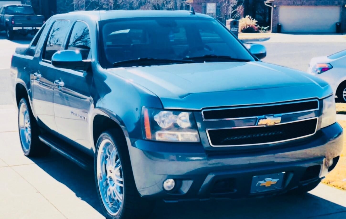 Дефлектор капота Aeroskin для Chevrolet Avalanche (2007–2013), Suburban (2007–2014), Tahoe, хром Husky Liners — фото 4
