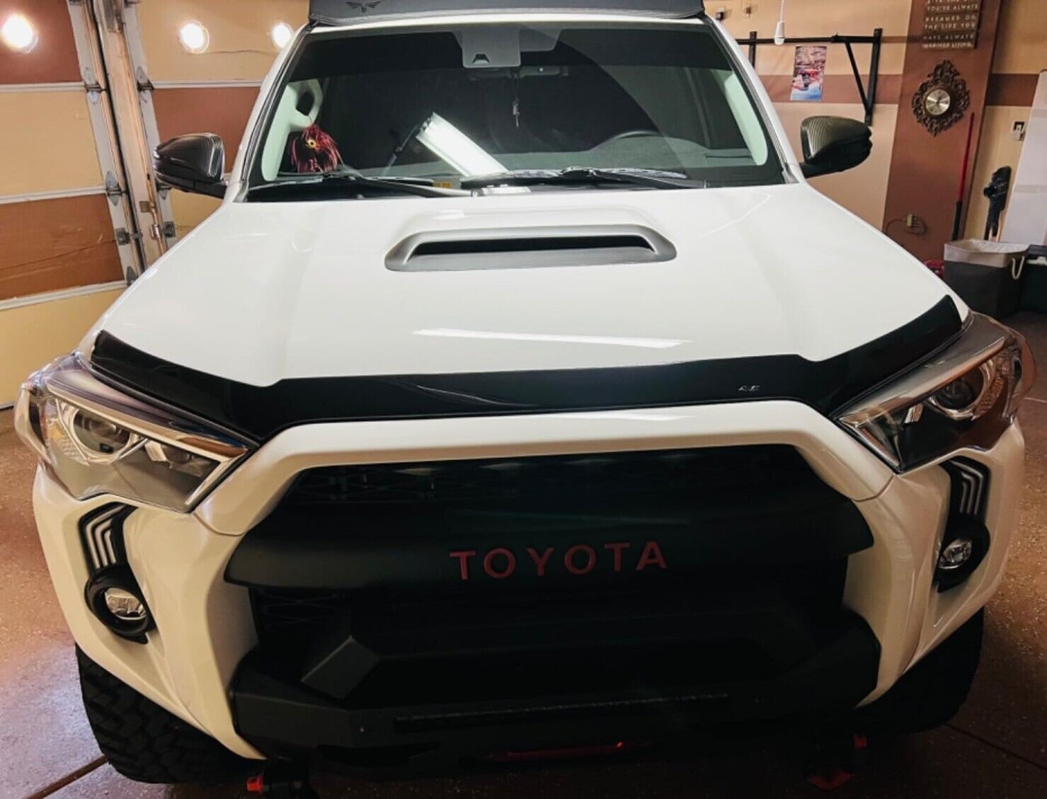 Дефлектор капота Aeroskin для Toyota 4Runner V, тёмно-дымчатый Husky Liners — фото 5